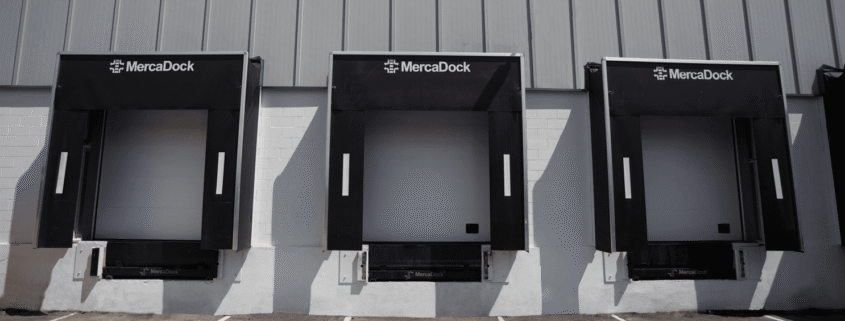 Abrigo-Retráctil-Puerta-Seccional-en-Muelle-de-Carga-Mercadock